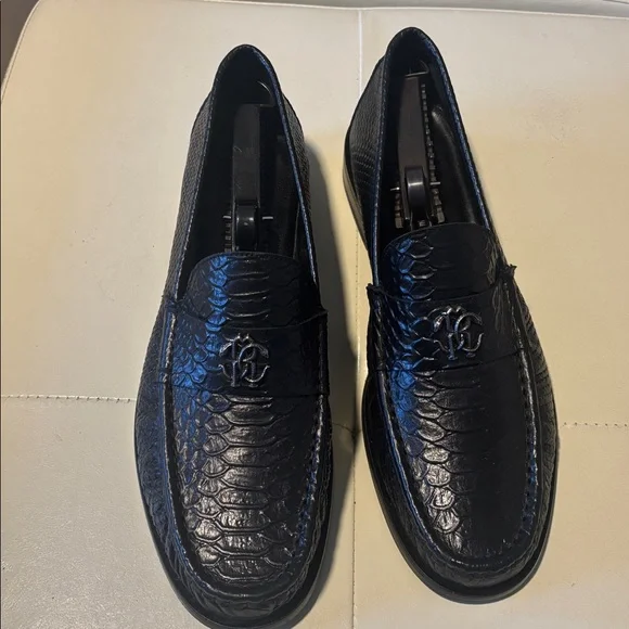 Roberto Cavalli Black crocodile embossed. Snake Monogram Penny-loafersRound toe Crocodile-effect loafers in Black for Men | Roberto Cavalli® main image 4
